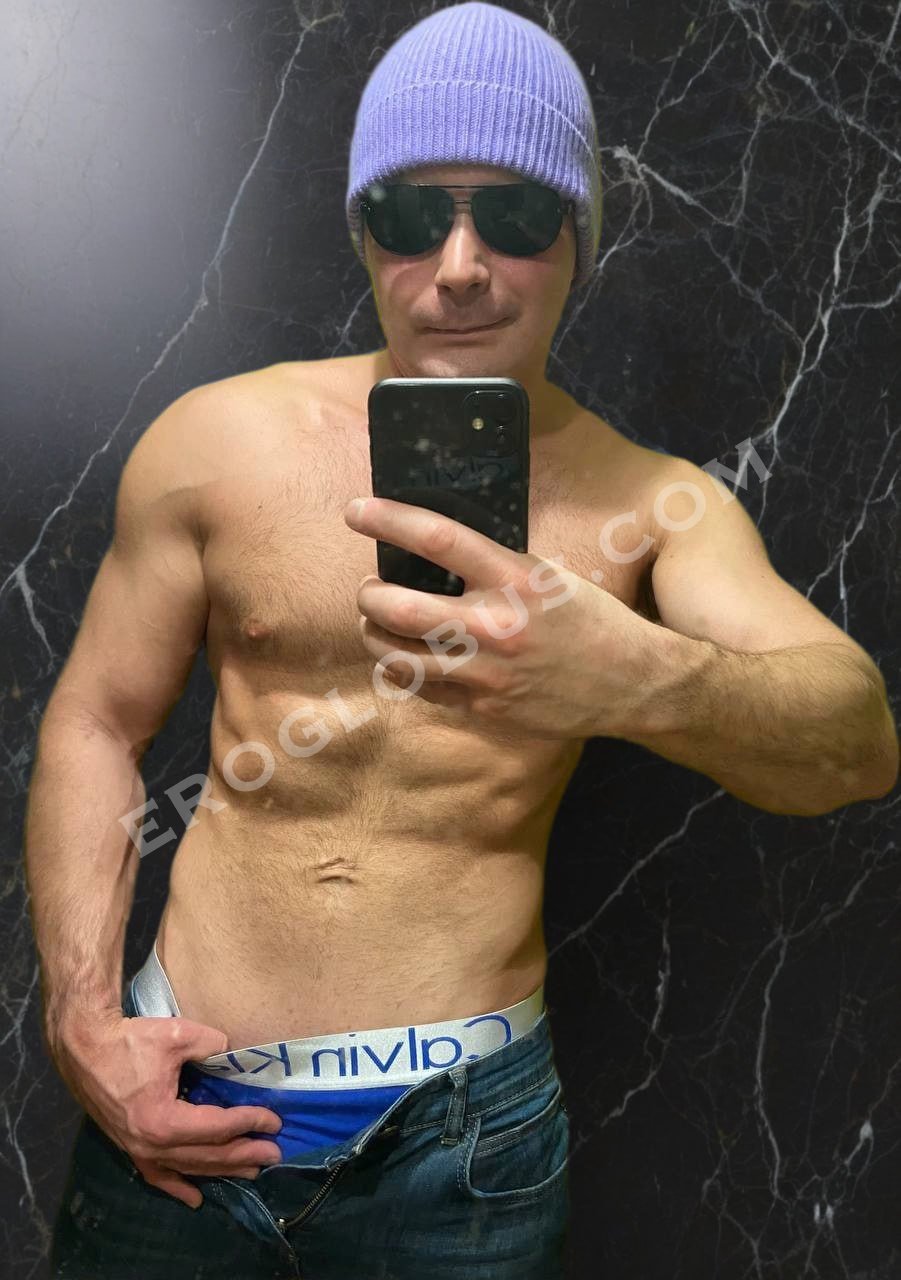 Макс, 33