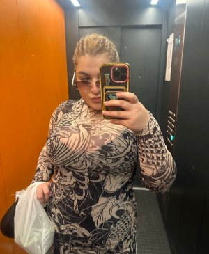 Полина, 22