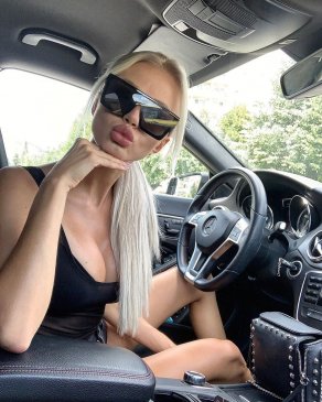 Karina, 20