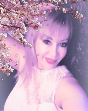 Виктория, 44