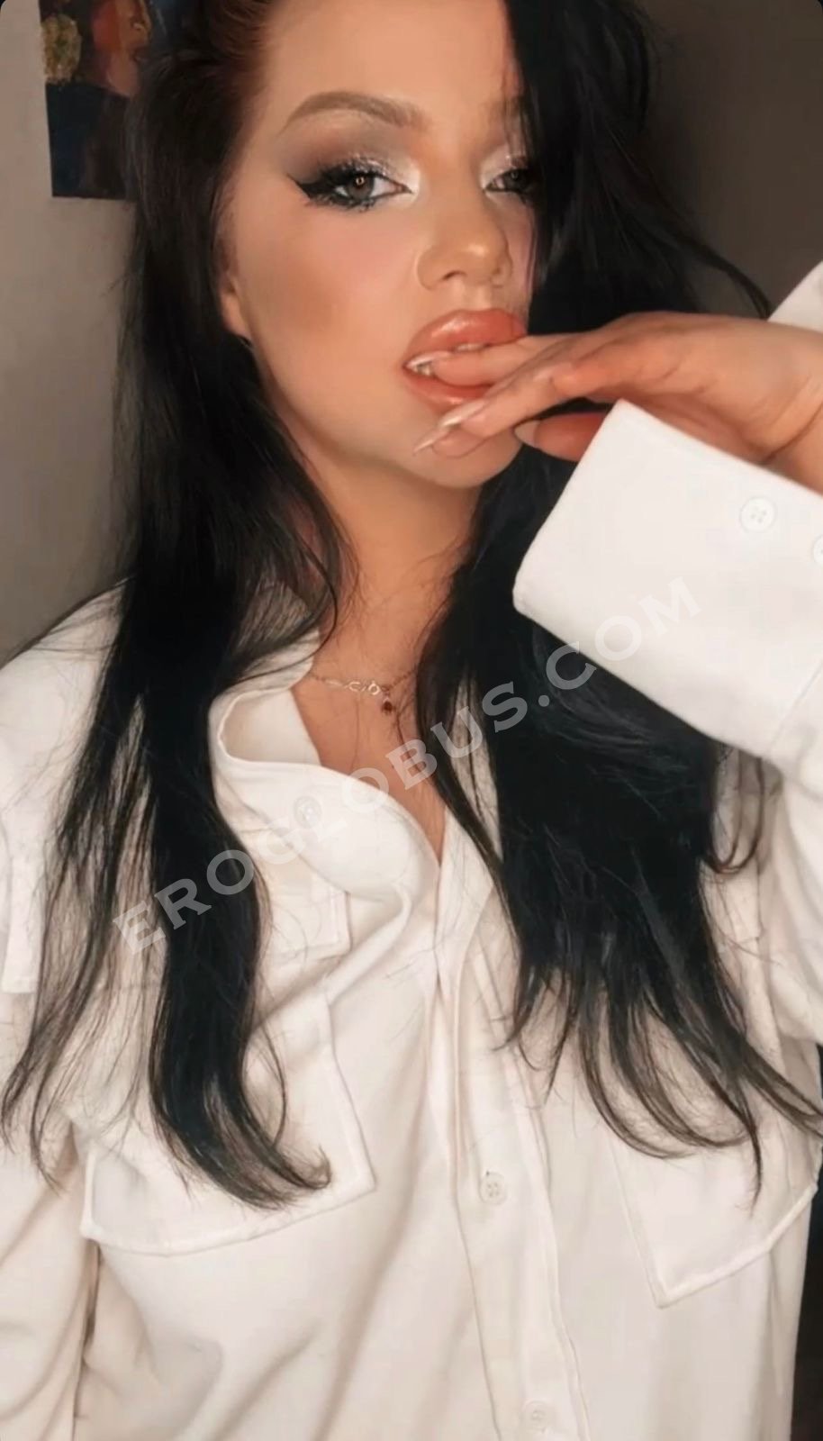 Милана, 26