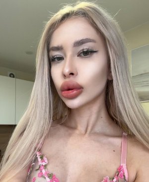 Карина, 20