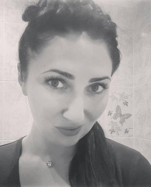 Надежда, 32