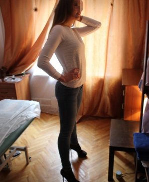 Эля, 26